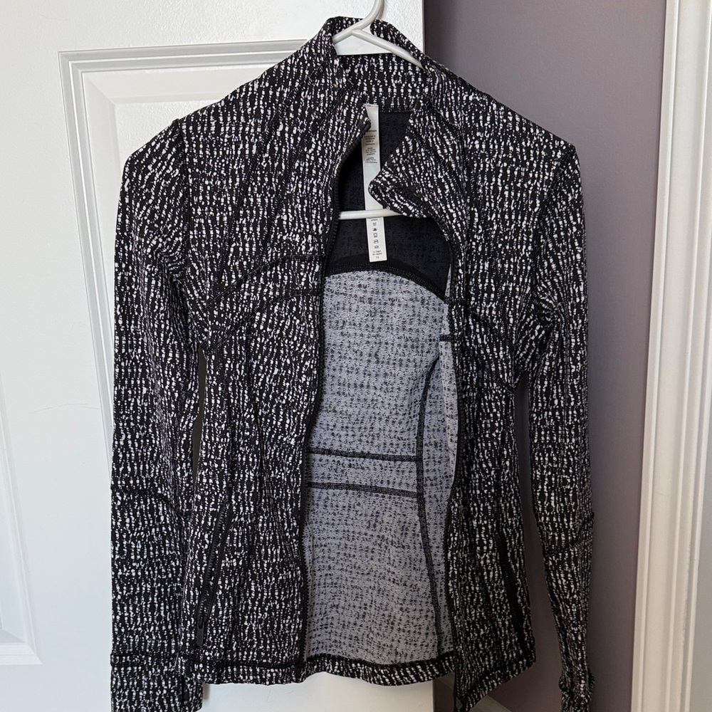 Lululemon Athletica Black and White Jacket - Picture 3 of 5
